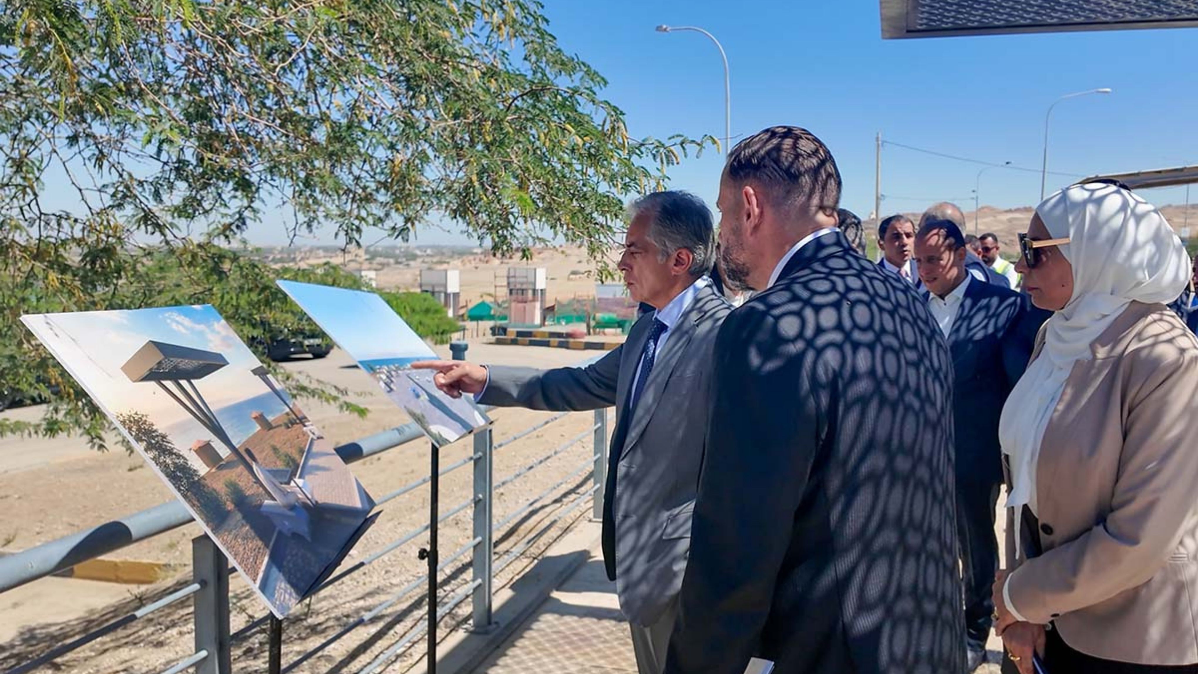 رئيس الوزراء يتفقد كورنيش البحر الميت 