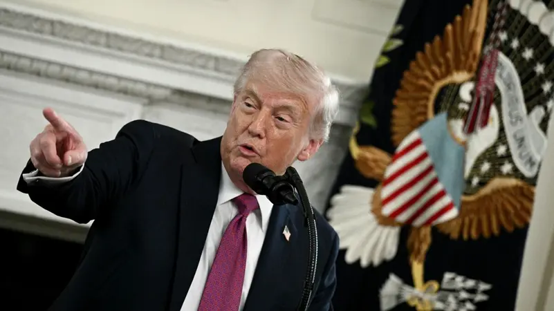 ترامب: سنهاجم أي قارب إيراني يزرع الألغام في مضيق هرمز 